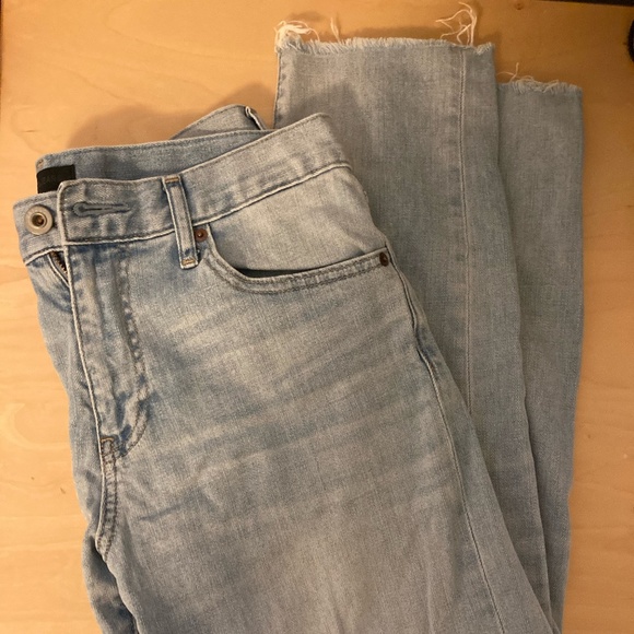 Uniqlo 25in Distressed High-Rise Jeans - Picture 1 of 2